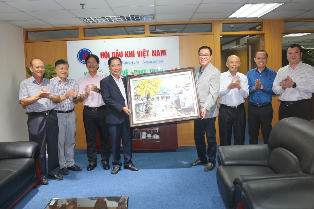 Hội Dầu khí Việt Nam ký kết thỏa thuận hợp tác với Hiệp hội Năng lượng sạch Việt Nam Hội Dầu khí Việt Nam ký kết thỏa thuận hợp tác với Hiệp hội Năng lượng sạch Việt Nam