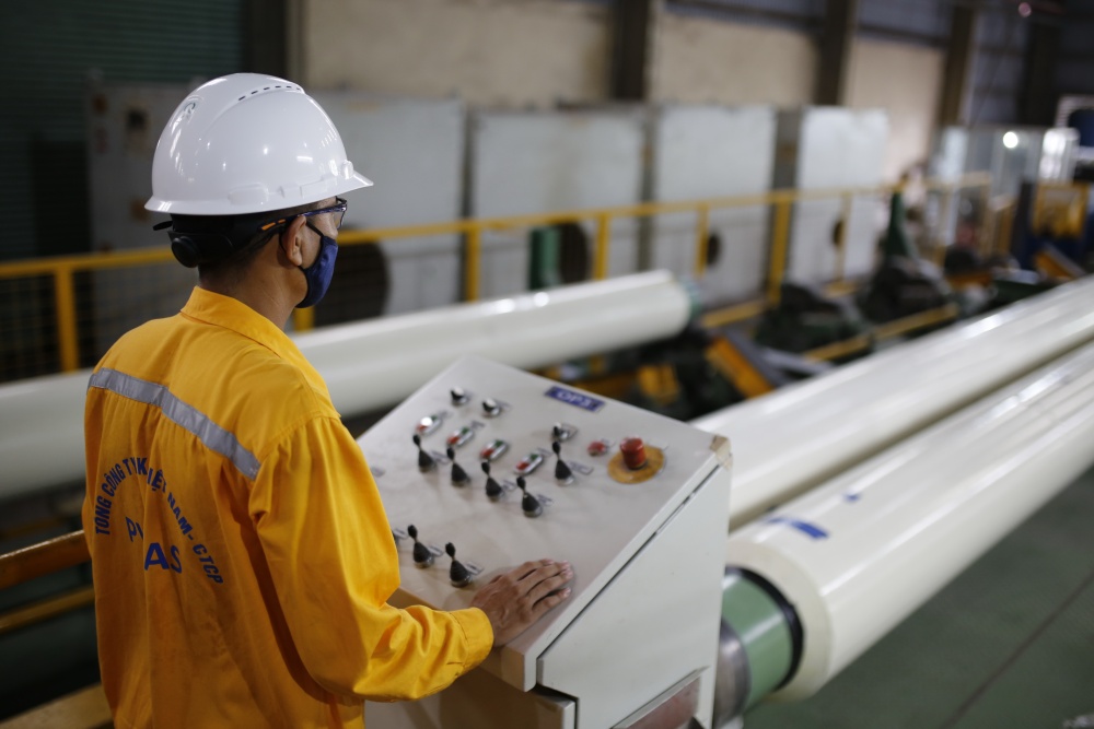 16-CTHT-AD-0004: Công nhân kỹ thuật PVCoating vận hành dây chuyền bọc ống. 16-CTHT-AD-0004: Công nhân kỹ thuật PVCoating vận hành dây chuyền bọc ống.