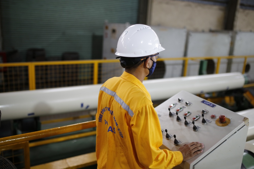 16-CTHT-AD-0005: Công nhân kỹ thuật PVCoating vận hành dây chuyền bọc ống. 16-CTHT-AD-0005: Công nhân kỹ thuật PVCoating vận hành dây chuyền bọc ống.