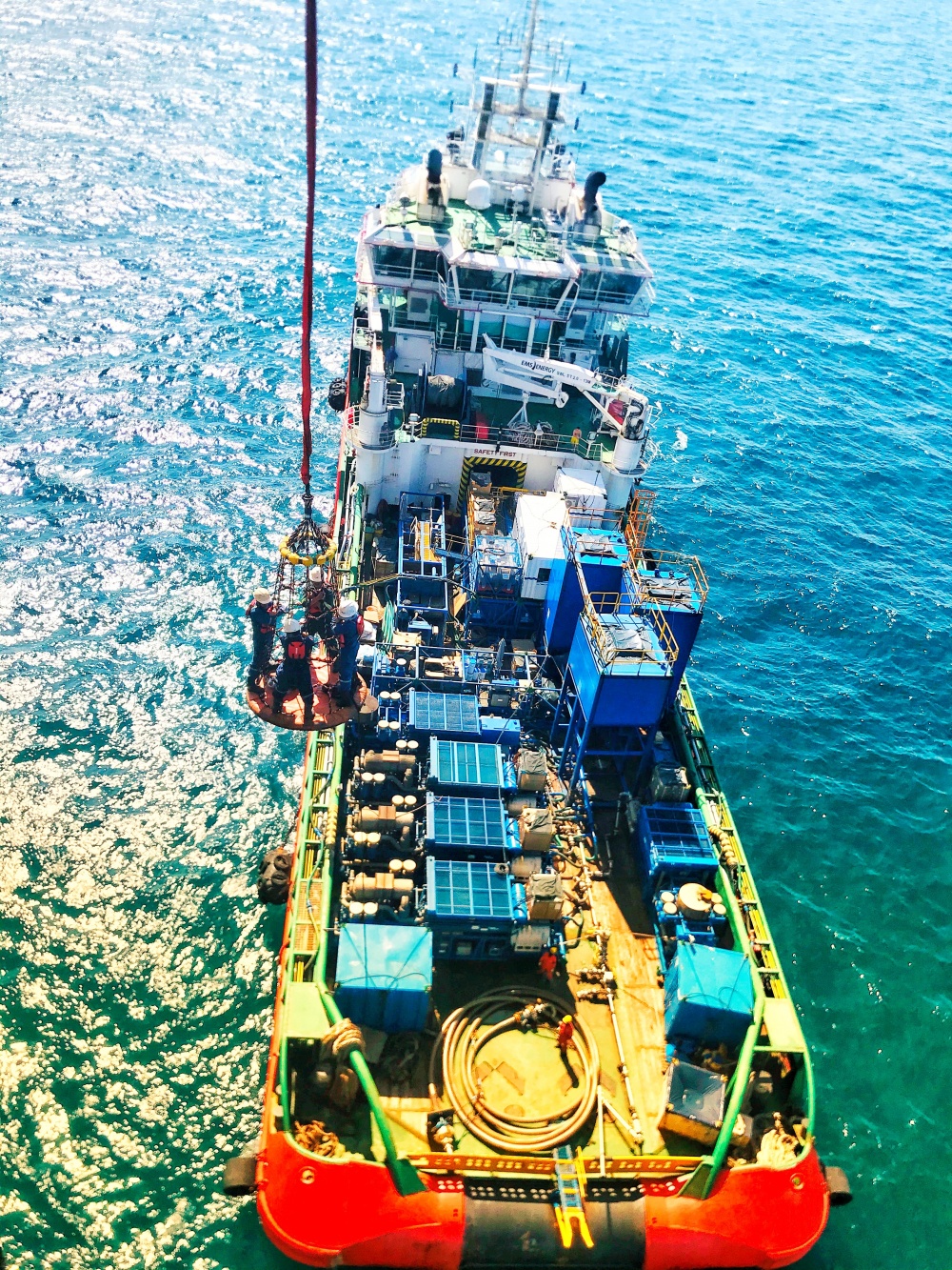 Tác phẩm dự thi "Petrovietnam trong tôi": Bộ ảnh : “Công tác thực hiện nứt vỉa thủy lực để tăng cường khai thác dầu”, tác giả Phạm Minh Cường (Vietsvovpetro) Tác phẩm dự thi "Petrovietnam trong tôi": Bộ ảnh : “Công tác thực hiện nứt vỉa thủy lực để tăng cường khai thác dầu”, tác giả Phạm Minh Cường (Vietsvovpetro)