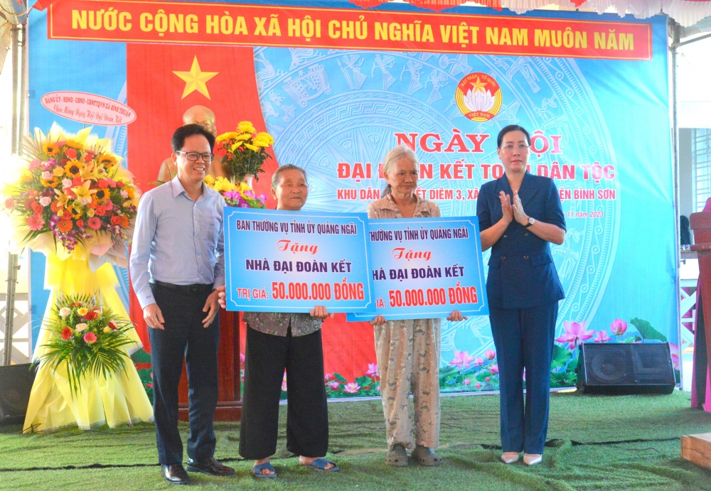 BSR đồng hành cùng tỉnh Quảng Ngãi tặng quà cho hộ nghèo, cận nghèo và xây dựng nhà Đại đoàn kết BSR đồng hành cùng tỉnh Quảng Ngãi tặng quà cho hộ nghèo, cận nghèo và xây dựng nhà Đại đoàn kết