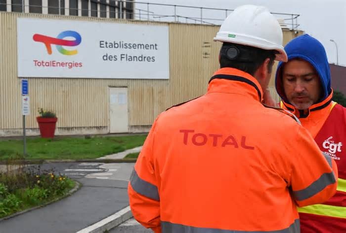 TotalEnergies hỗ trợ nhân viên chuyển dịch năng lượng TotalEnergies hỗ trợ nhân viên chuyển dịch năng lượng