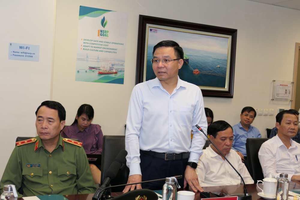 Thủ tướng Chính phủ Phạm Minh Chính thăm và làm việc tại Nhà máy lọc hóa dầu Nghi Sơn Thủ tướng Chính phủ Phạm Minh Chính thăm và làm việc tại Nhà máy lọc hóa dầu Nghi Sơn