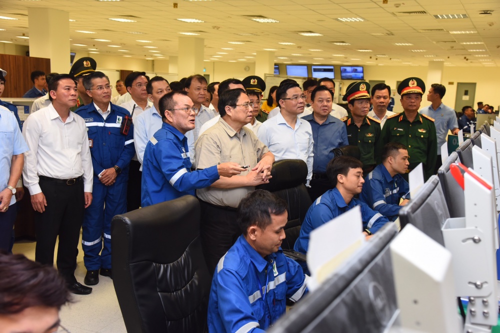 Thủ tướng Chính phủ Phạm Minh Chính thăm và làm việc tại Nhà máy lọc hóa dầu Nghi Sơn Thủ tướng Chính phủ Phạm Minh Chính thăm và làm việc tại Nhà máy lọc hóa dầu Nghi Sơn