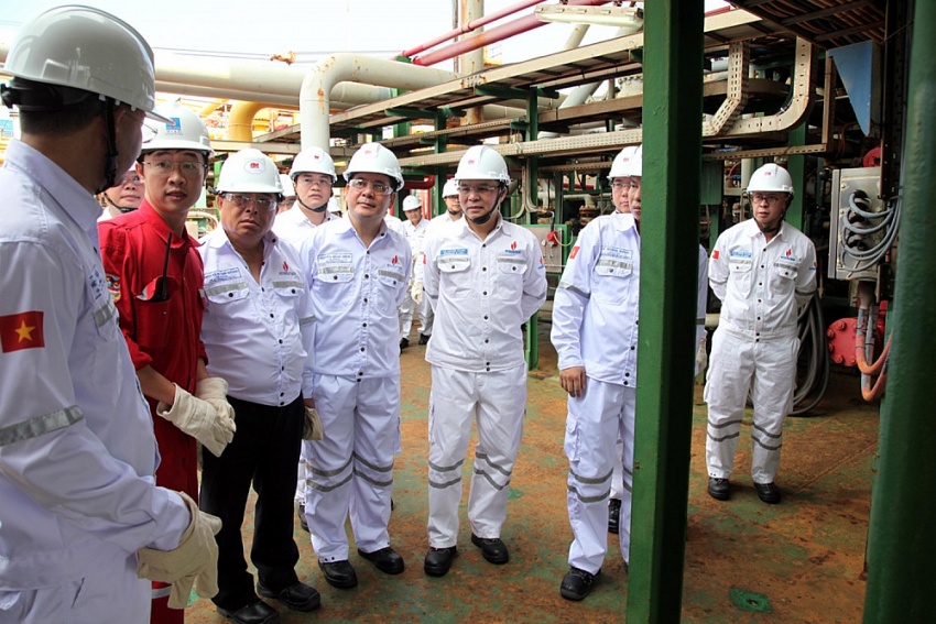 Đoàn công tác của lãnh đạo Bộ ngành Trung ương thăm giàn khai thác Dầu khí của Vietsovpetro Đoàn công tác của lãnh đạo Bộ ngành Trung ương thăm giàn khai thác Dầu khí của Vietsovpetro