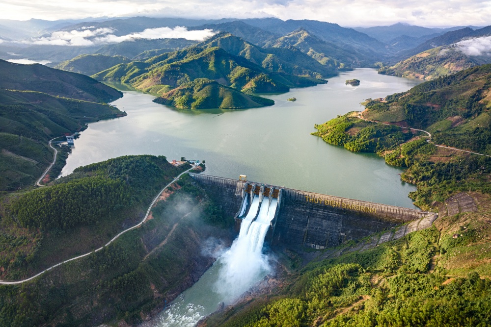 Thủy điện Đakđrinh tổ chức xả tràn, điều tiết nước về hạ du trước mưa lớn