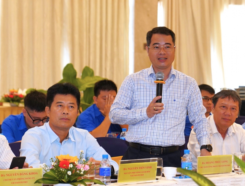 Hoàng Phúc Long, Chủ tịch Công đoàn chia sẻ tại hội thảo