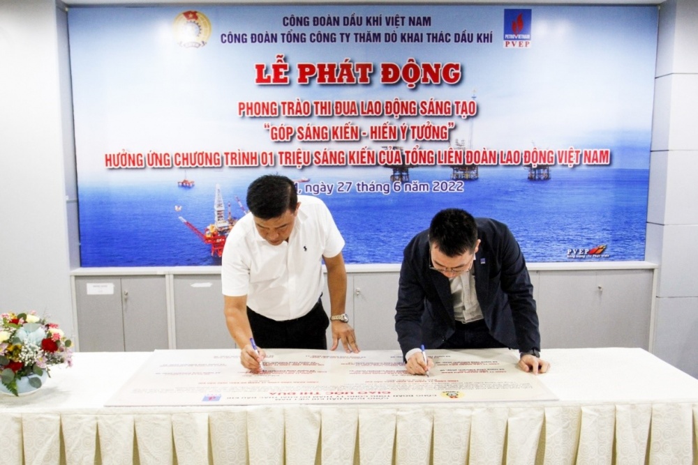 Tổ chức lễ phát động và ký giao ước thi đua Tổ chức lễ phát động và ký giao ước thi đua