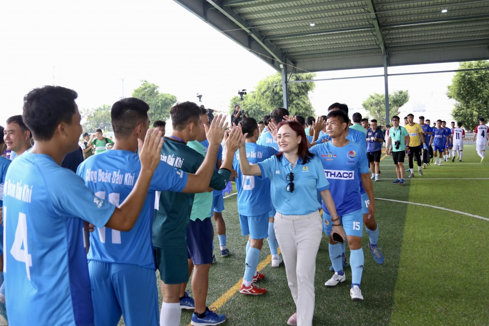 Đội bóng Công đoàn Dầu khí Việt Nam chiến thắng ngay trận đầu ra quân Đội bóng Công đoàn Dầu khí Việt Nam chiến thắng ngay trận đầu ra quân