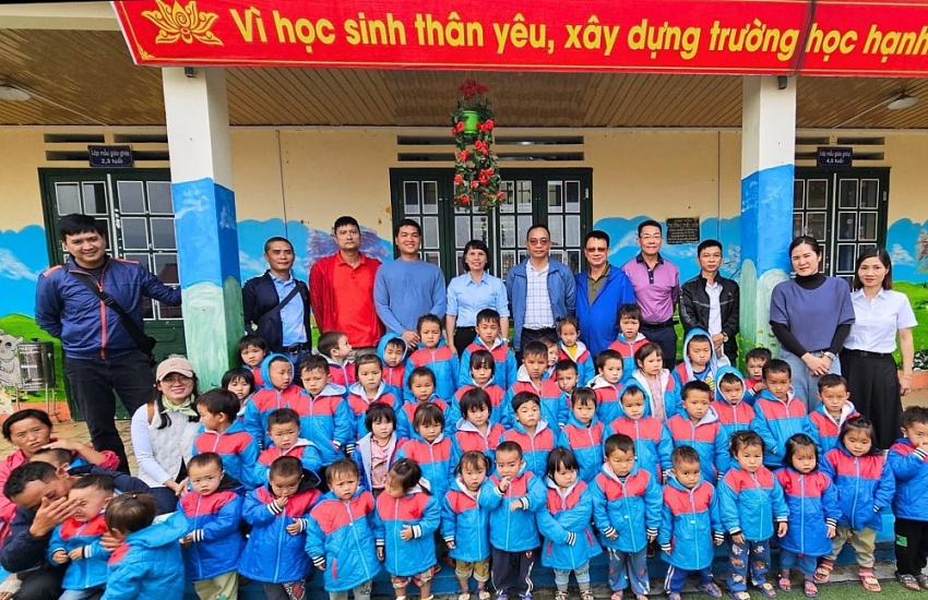 PTSC Marine và chương trình “Đông ấm - cùng em đến trường” PTSC Marine và chương trình “Đông ấm - cùng em đến trường”