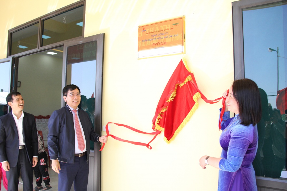 Petrovietnam/PVFCCo: Khánh thành công trình Nhà văn hóa giáo dục thể chất và cộng đồng tại huyện An Lão, Hải Phòng Petrovietnam/PVFCCo: Khánh thành công trình Nhà văn hóa giáo dục thể chất và cộng đồng tại huyện An Lão, Hải Phòng