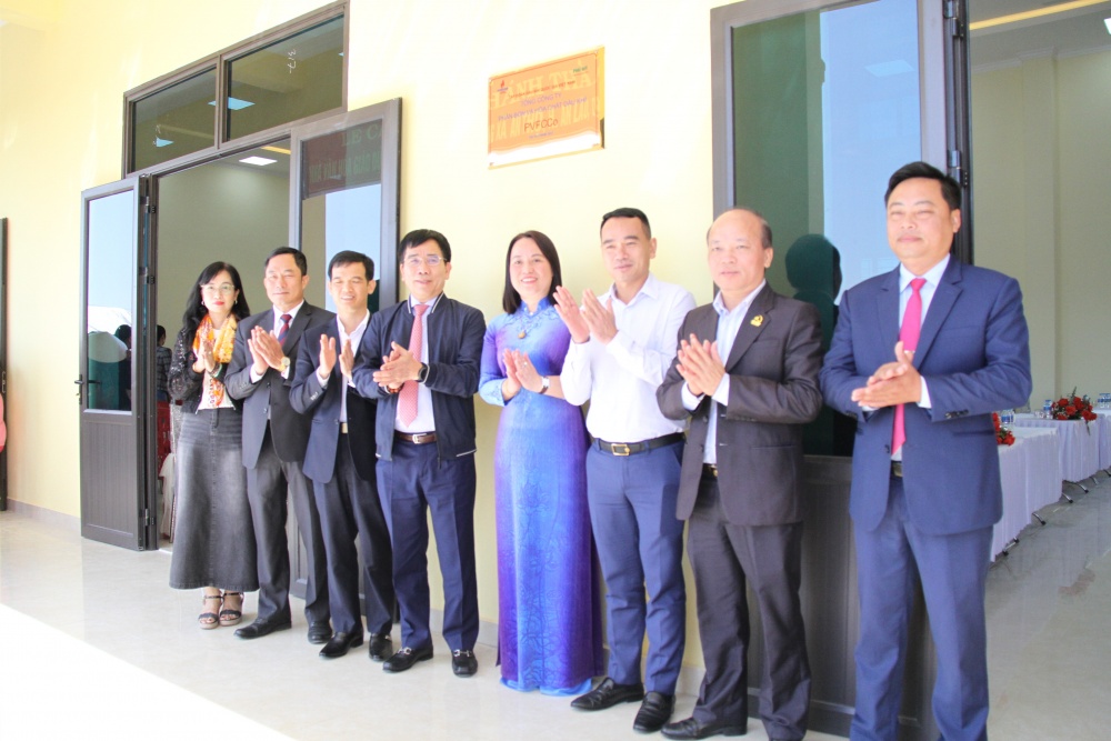 Petrovietnam/PVFCCo: Khánh thành công trình Nhà văn hóa giáo dục thể chất và cộng đồng tại huyện An Lão, Hải Phòng Petrovietnam/PVFCCo: Khánh thành công trình Nhà văn hóa giáo dục thể chất và cộng đồng tại huyện An Lão, Hải Phòng