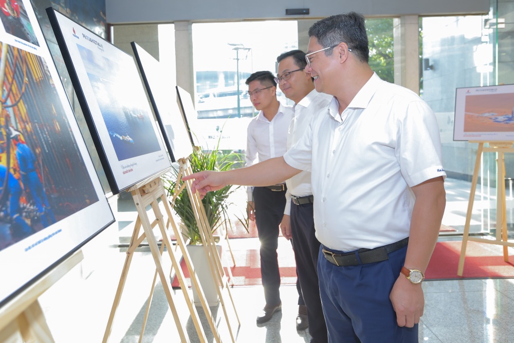 Khai mạc triển lãm ảnh “Petrovietnam trong tôi”