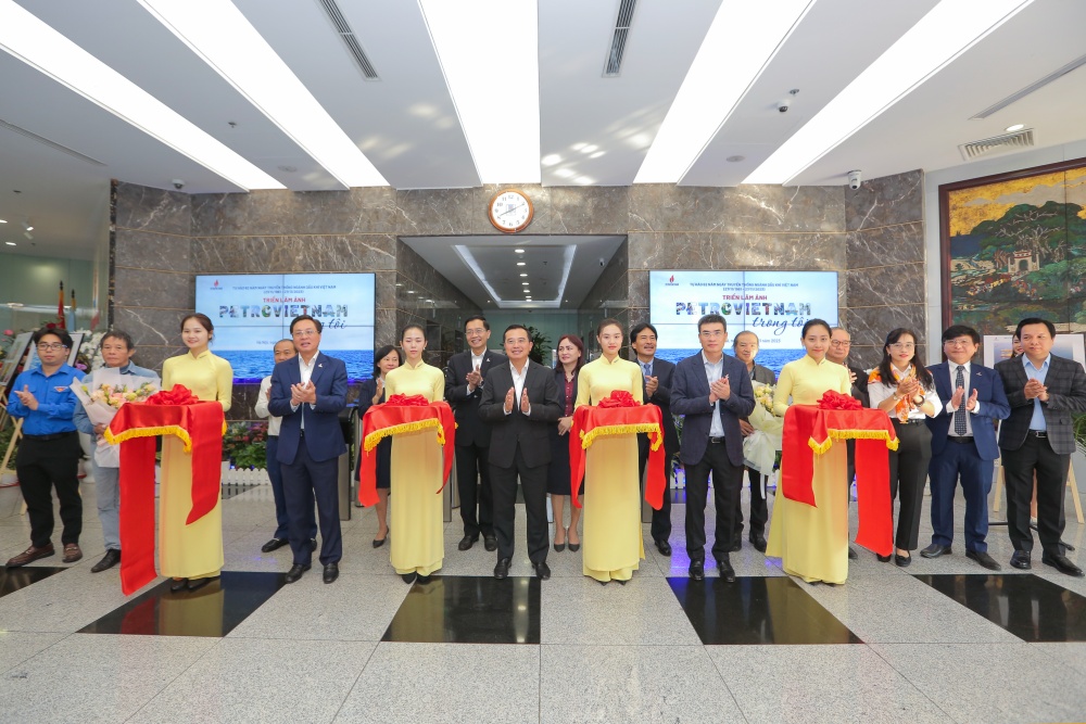 Khai mạc triển lãm ảnh “Petrovietnam trong tôi”