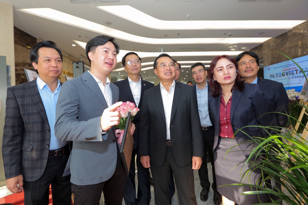 Khai mạc triển lãm ảnh “Petrovietnam trong tôi”