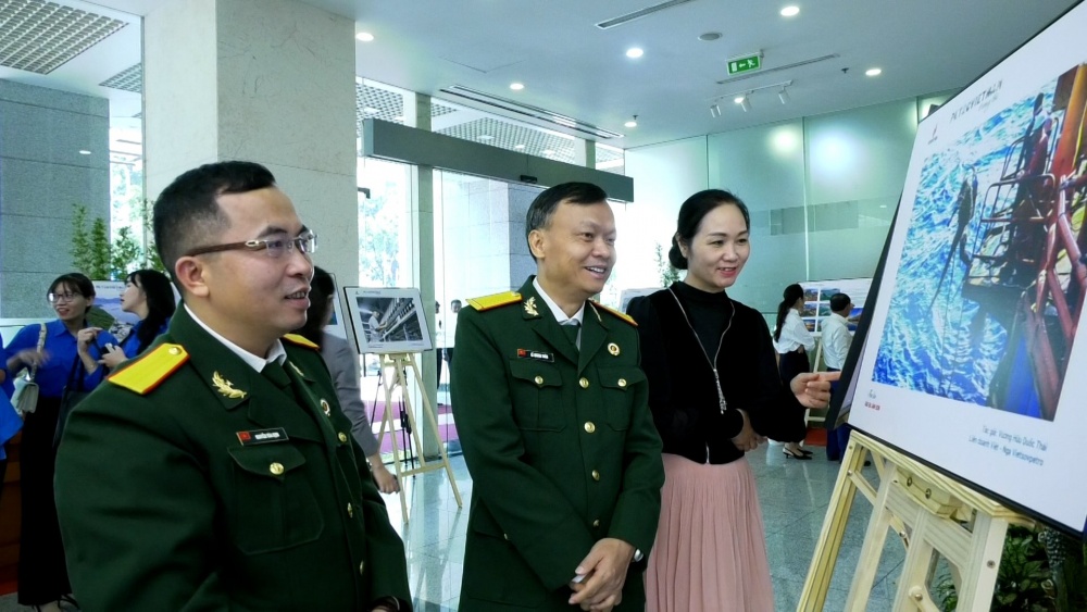 Khai mạc triển lãm ảnh “Petrovietnam trong tôi”