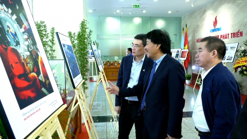Khai mạc triển lãm ảnh “Petrovietnam trong tôi”