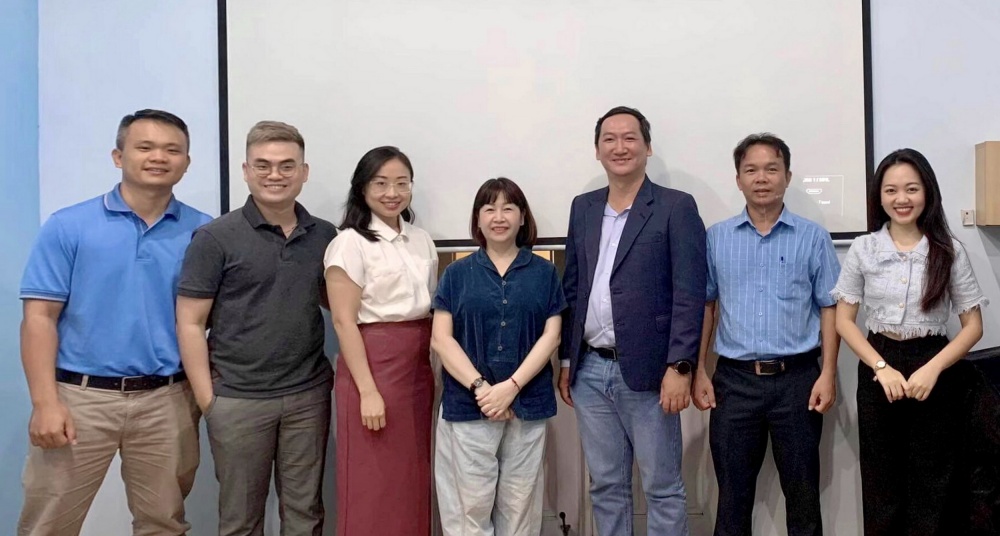 H4. Các giảng viên chúc mừng đội ngũ cán bộ truyền thông KĐN đã tạo nên một tác phẩm kịch truyền thanh hấp dẫn và hiệu quả H4. Các giảng viên chúc mừng đội ngũ cán bộ truyền thông KĐN đã tạo nên một tác phẩm kịch truyền thanh hấp dẫn và hiệu quả