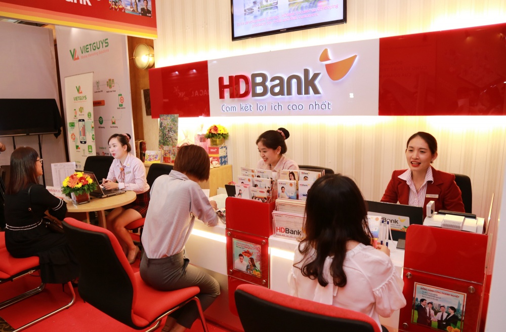 Tin ngân hàng ngày 23/11: MB tiên phong trong công cuộc phát triển tài chính xanh