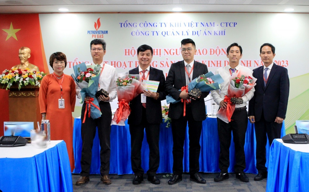 Các tập thể và cá nhân điển hình xuất sắc của DAK  năm 2023 được biểu dương tại hội nghị.