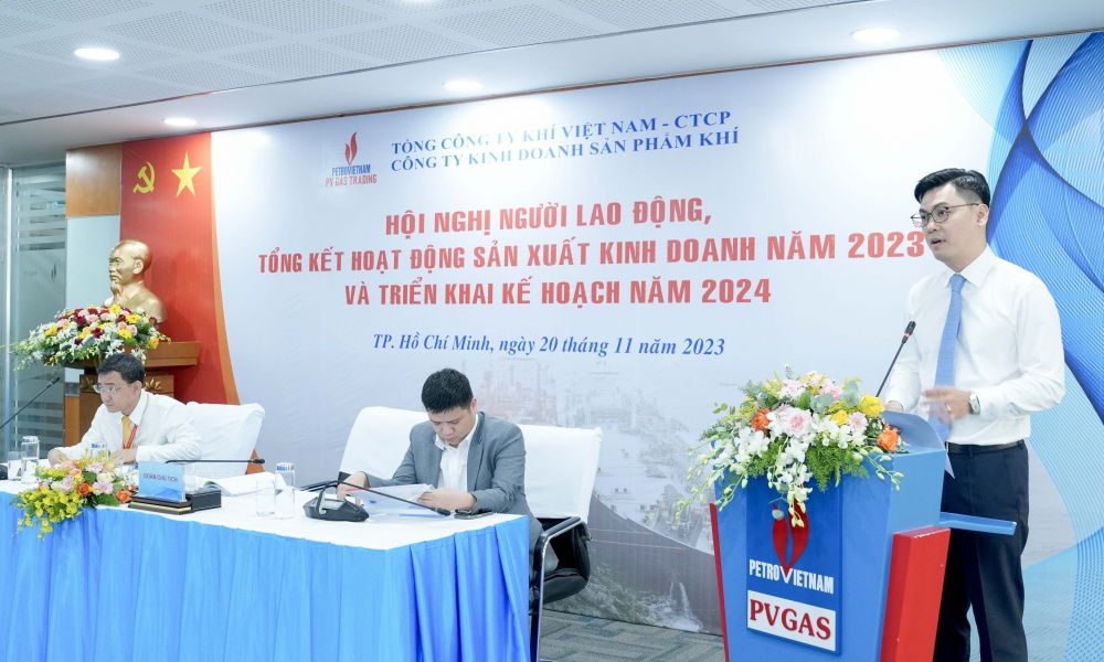 Đoàn Chủ tịch báo cáo kết quả SXKD năm 2023 và kế hoạch năm 2024. Đoàn Chủ tịch báo cáo kết quả SXKD năm 2023 và kế hoạch năm 2024.