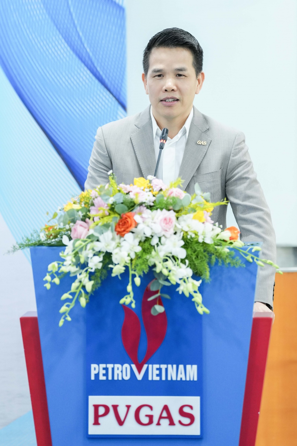 Ông Phạm Văn Phong – Tổng Giám đốc PV GAS phát biểu chúc mừng những thành tích nổi bật của PV GAS TRADING trong năm 2023 và chỉ đạo chương trình kế hoạch năm 2024. Ông Phạm Văn Phong – Tổng Giám đốc PV GAS phát biểu chúc mừng những thành tích nổi bật của PV GAS TRADING trong năm 2023 và chỉ đạo chương trình kế hoạch năm 2024.