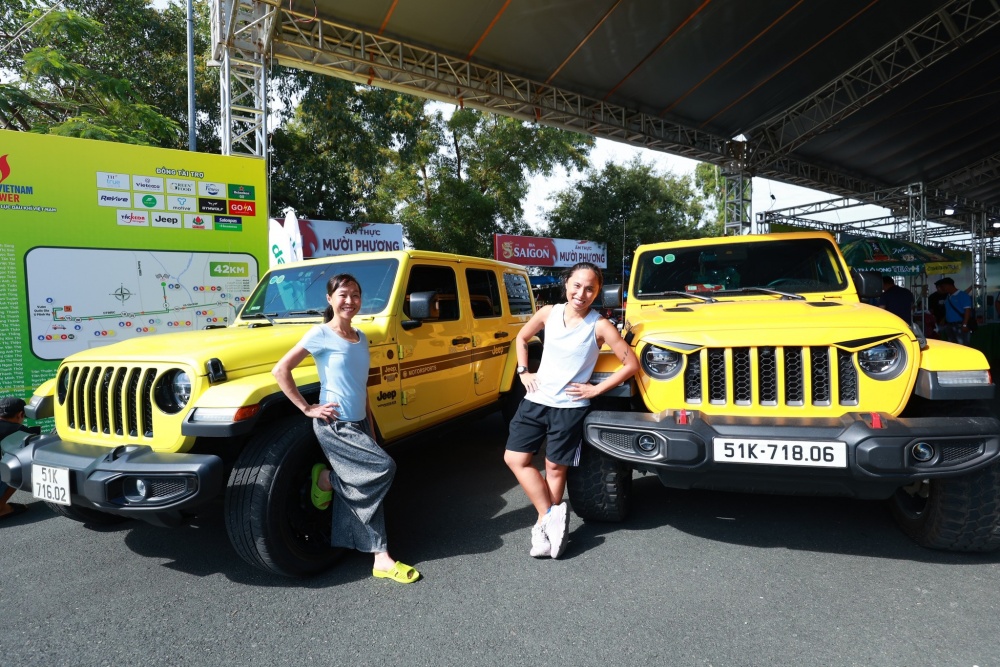 Không khí sôi nổi tại khu vực nhận Race kit giải Marathon Cà Mau 2023