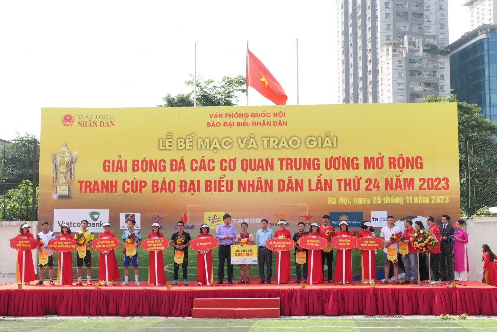 Bế mạc Giải bóng đá các cơ quan Trung ương mở rộng tranh Cúp Báo Đại biểu Nhân dân lần thứ 24