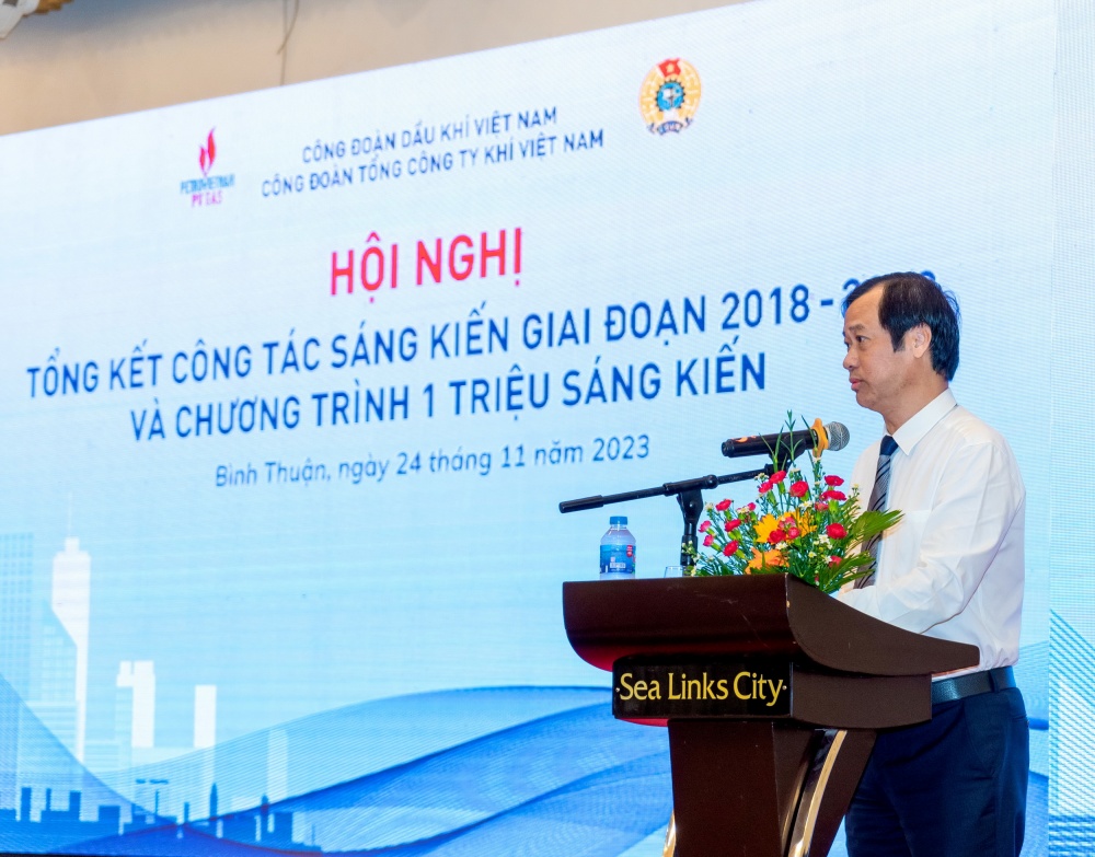 H1. Ông Trần Xuân Thành, Chủ tịch Công đoàn PV GAS phát biểu khai mạc Hội nghị