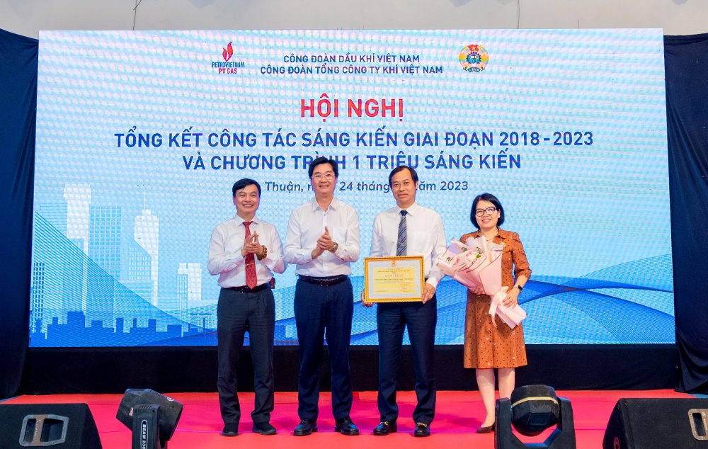 H4. CĐ DKVN khen thưởng tập thể PV GAS là một trong các đơn vị đi đầu trong phong trào sáng kiến