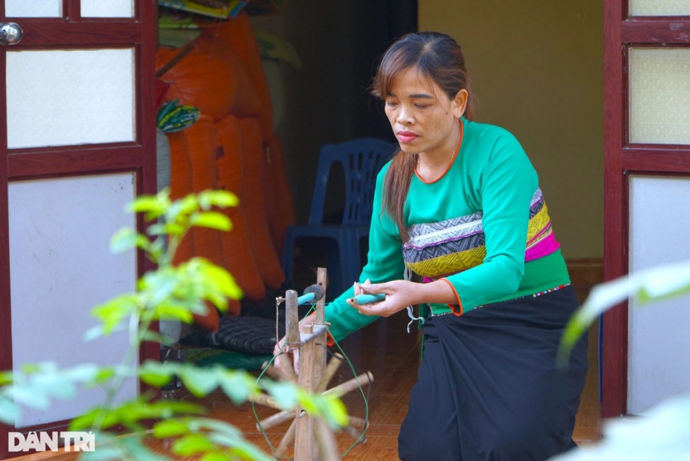Phụ nữ Mường giữ hồn làng nghề, khát khao đưa thổ cẩm xuất ngoại Phụ nữ Mường giữ hồn làng nghề, khát khao đưa thổ cẩm xuất ngoại