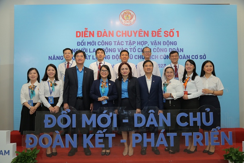 Đổi mới công tác tập hợp, vận động người lao động vào tổ chức công đoàn