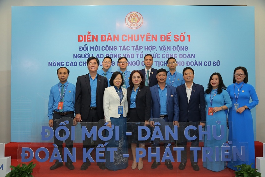 Đổi mới công tác tập hợp, vận động người lao động vào tổ chức công đoàn