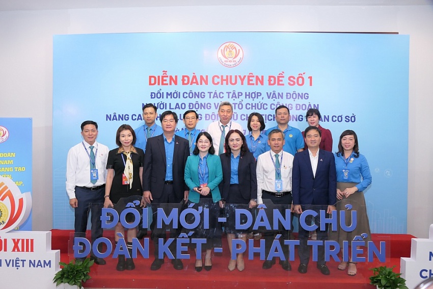 Đổi mới công tác tập hợp, vận động người lao động vào tổ chức công đoàn