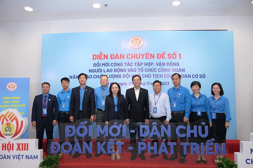 Đổi mới công tác tập hợp, vận động người lao động vào tổ chức công đoàn