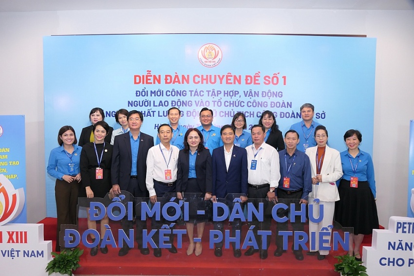 Đổi mới công tác tập hợp, vận động người lao động vào tổ chức công đoàn