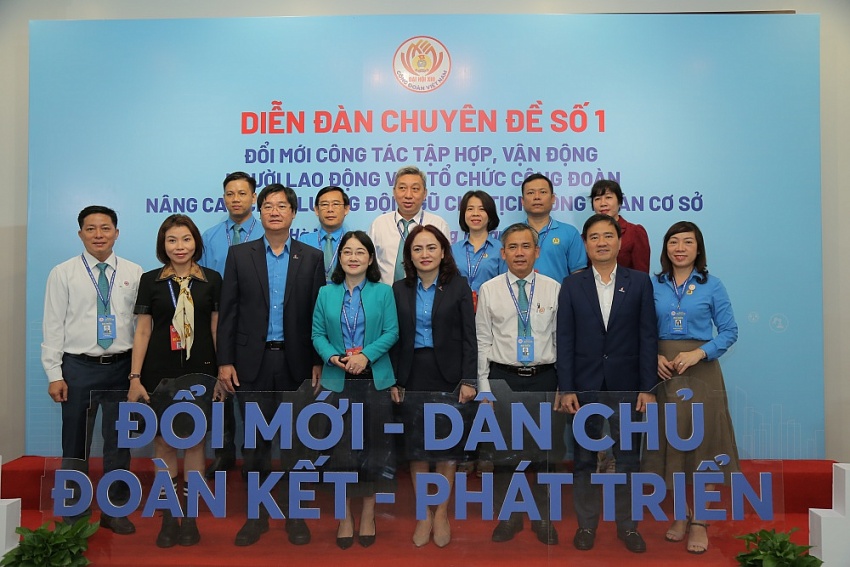 Đổi mới công tác tập hợp, vận động người lao động vào tổ chức công đoàn