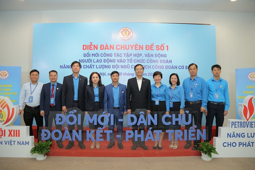 Đổi mới công tác tập hợp, vận động người lao động vào tổ chức công đoàn