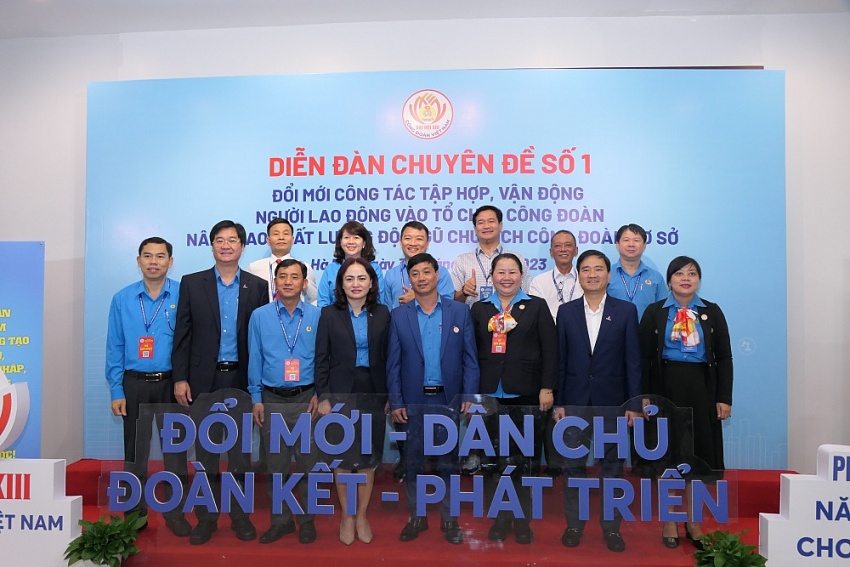 Đổi mới công tác tập hợp, vận động người lao động vào tổ chức công đoàn