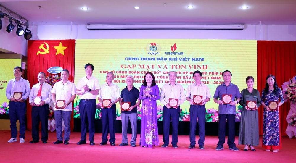 CĐ DKVN: Cần sự vào cuộc của các cấp công đoàn để xây dựng công đoàn cơ sở vững mạnh