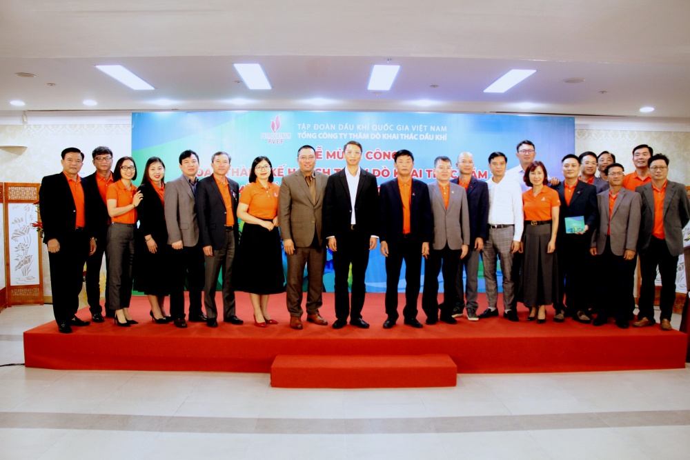 PVEP mừng công hoàn thành kế hoạch thăm dò khai thác năm 2023 và ra mắt sổ tay Văn hóa doanh nghiệp PVEP mừng công hoàn thành kế hoạch thăm dò khai thác năm 2023 và ra mắt sổ tay Văn hóa doanh nghiệp