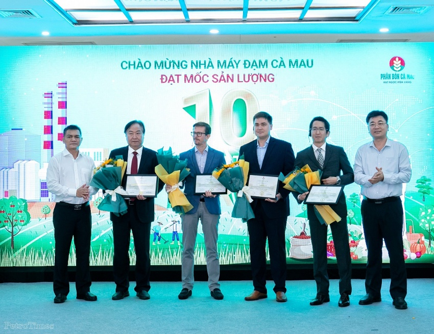Nhà máy Đạm Cà Mau cán mốc sản lượng 10 triệu tấn urê Nhà máy Đạm Cà Mau cán mốc sản lượng 10 triệu tấn urê