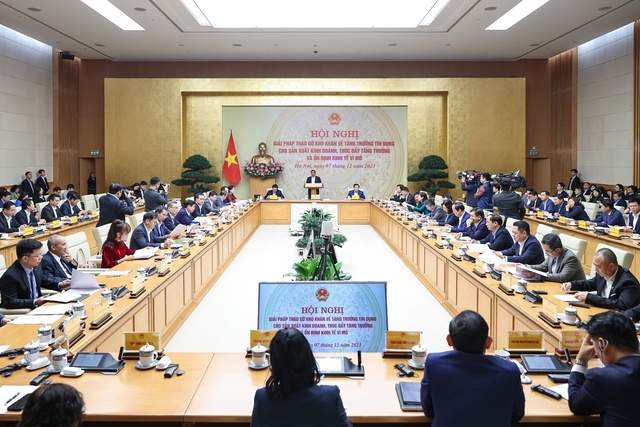 Thủ tướng yêu cầu tiếp tục tiết giảm chi phí, tăng cường chuyển đổi số, giảm lãi suất Thủ tướng yêu cầu tiếp tục tiết giảm chi phí, tăng cường chuyển đổi số, giảm lãi suất