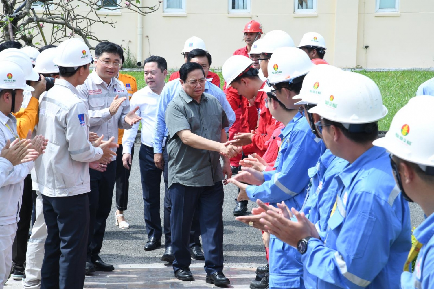 Khẩn trương triển khai các công việc cần thiết để mở rộng cụm dự án khí, điện, đạm Cà Mau Khẩn trương triển khai các công việc cần thiết để mở rộng cụm dự án khí, điện, đạm Cà Mau