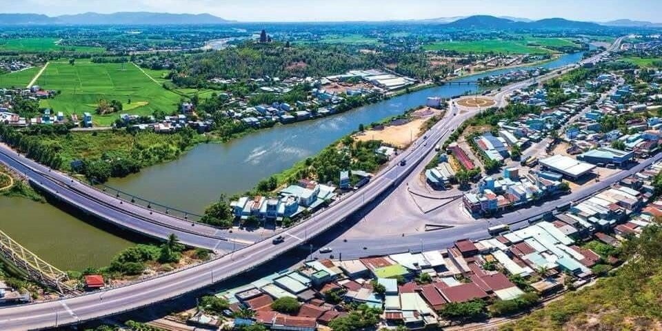 Tin bất động sản tuần qua: Chung cư cũ ở Khánh Hòa xuống cấp nghiêm trọng