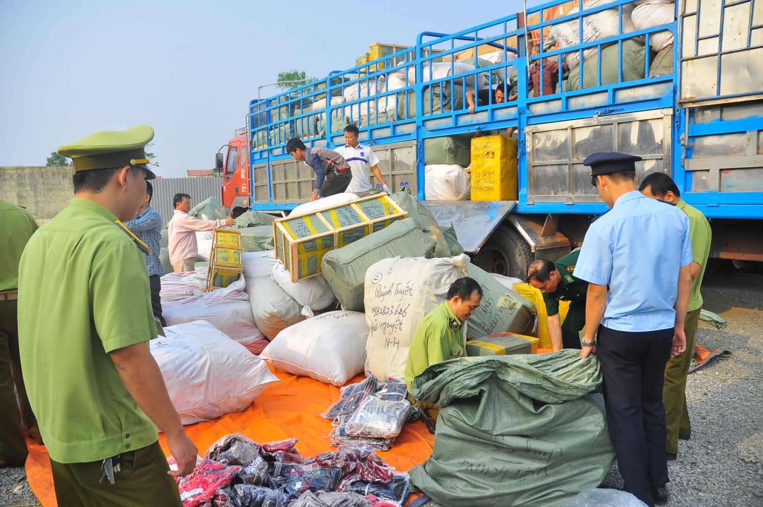 Cao điểm chống buôn lậu, gian lận thương mại dịp Tết Nguyên đán Giáp Thìn 2024