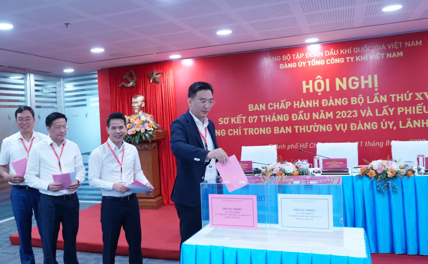 PV GAS đã xây dựng được đội ngũ cán bộ đủ về số lượng, đảm bảo về chất lượng cho thực hiện mục tiêu chiến lược và quy hoạch phát triển của TCT