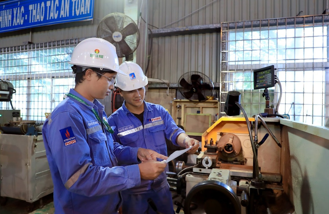 Fitch Ratings: Petrovietnam có sức ảnh hưởng mạnh mẽ tới sự phát triển kinh tế xã hội ở Việt Nam Fitch Ratings: Petrovietnam có sức ảnh hưởng mạnh mẽ tới sự phát triển kinh tế xã hội ở Việt Nam