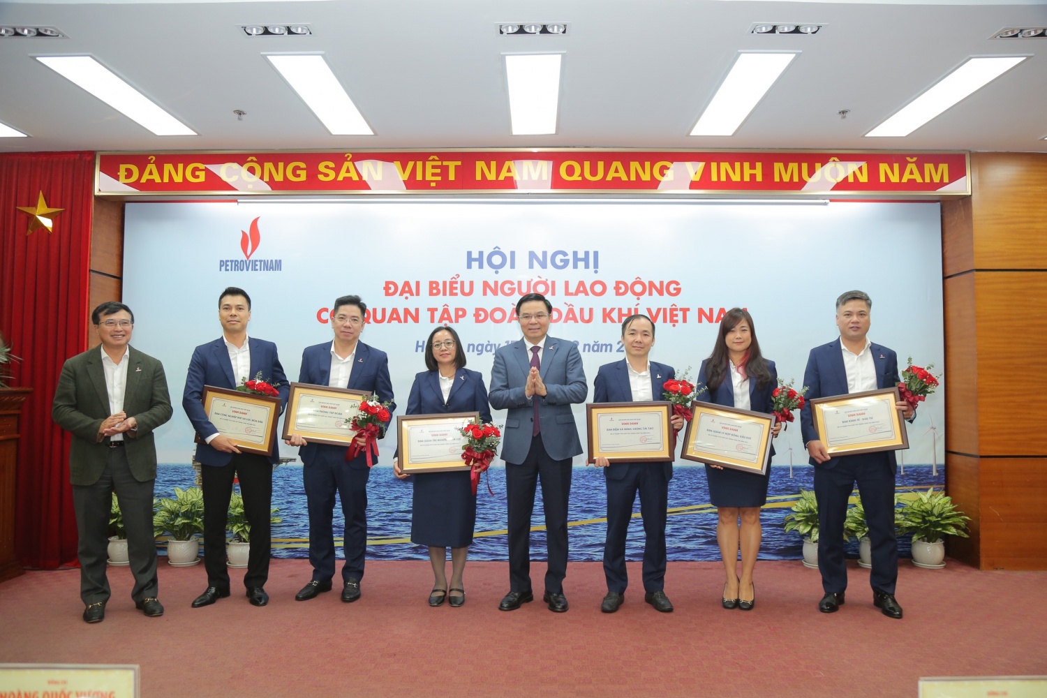 Hội nghị đại biểu người lao động Cơ quan Tập đoàn Dầu khí Việt Nam năm 2024: Tăng cường và bổ sung các động lực phát triển Hội nghị Đại biểu người lao động Cơ quan Tập đoàn Dầu khí Việt Nam năm 2024: Tăng cường các động lực tăng trưởng