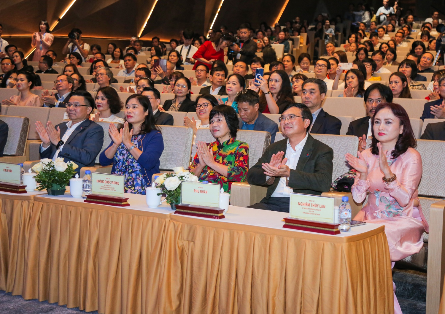 Đêm nhạc đầy cảm xúc của người Dầu khí Đêm nhạc đầy cảm xúc của người Dầu khí
